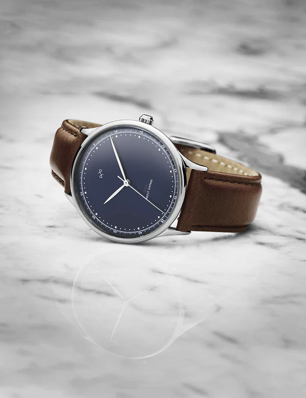 1969-vintage-steel-blue-lifestyle-03_lifestyle_b2896714-3fa2-4d26-a53b-012b6679311f_600x.webp